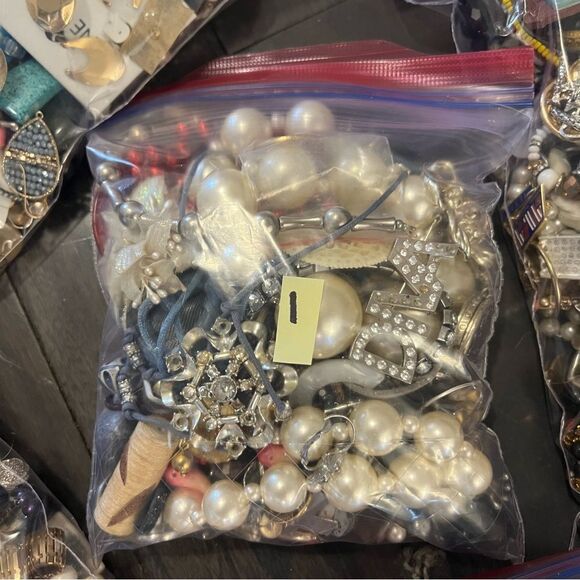3 LB JUNK & CRAFT JEWELRY LOT - Picture 2 of 12